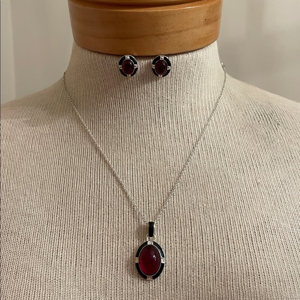 2012 Avon East End Gift Set - Red Necklace & Earrings - Picture 9 of 16